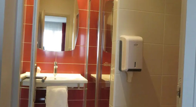 Номер Privilege Brit Hotel Confort Dijon Sud