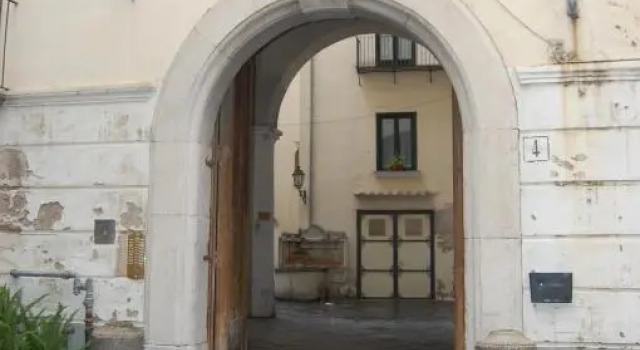 Il Guiscardo B&B, Забронировать Отель Salerno Old Town Салерно, рядом с Провинциальный археологический музей