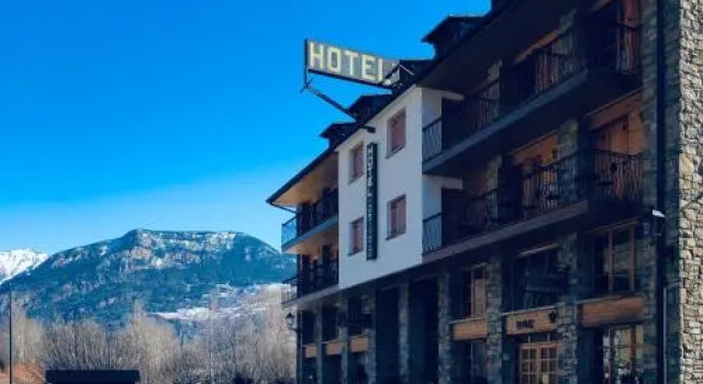 Hotel Eriste, Book Hotel Hotels in Aragon with Parking, Parking