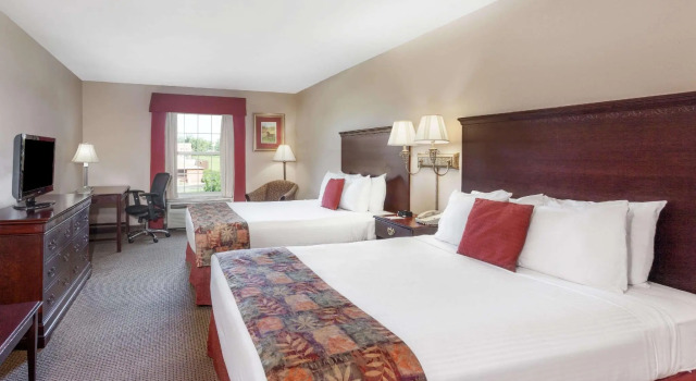 Четырёхместный номер Standard Comfort Inn & Suites Shelbyville
