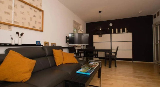 Апартаменты bahnhofsnahe, ruhige und sonnige 2 Zimmerwohnung im Dichterviertel (bis 4 Personen)