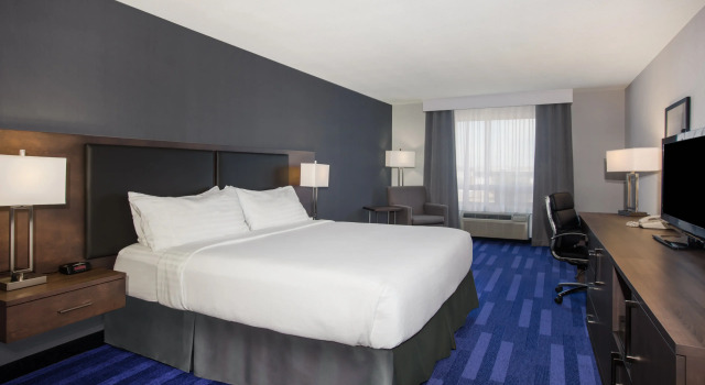 Holiday Inn & Suites Grande Prairie Conference Center by IHG, Rezerwuj Hotel Hotele w Grande Prairie z basenem, Basen