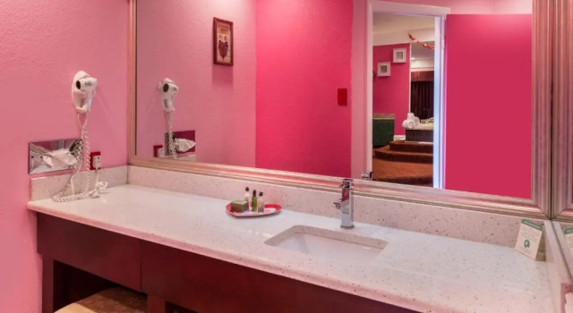 Полулюкс Inn of The Dove Romantic Luxury & Business Suites