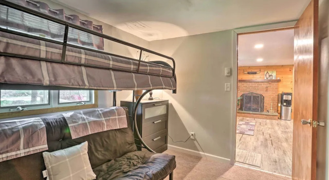 Коттедж North Arrowhead Lake Cabin w/ Deck, Pets Welcome!