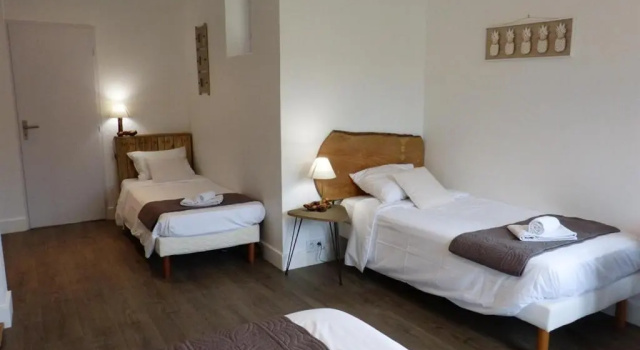 Четырёхместный номер Superior Hôtel des Grottes