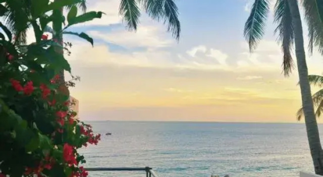 Floral Sea Courtyard Hotel/Accomodation, Book Hotel Sanya Hainan