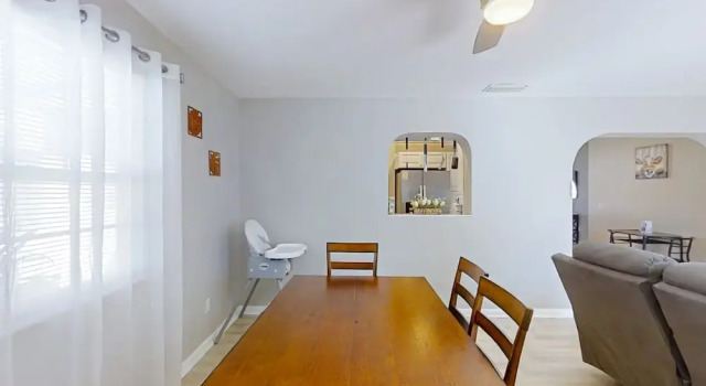 Pristine Palms House in Palm Coast With Enclosed Pool & Full Kitchen, Забронировать Дом для отпуска Коттеджи Палм-Кост, Коттедж