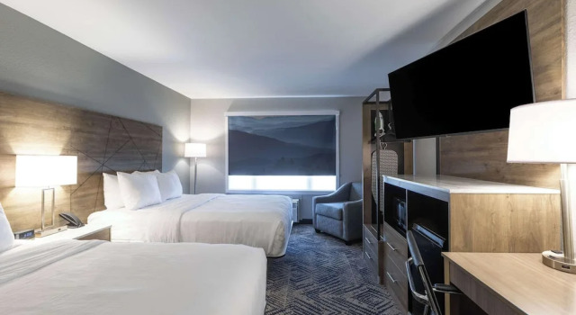 Четырёхместный люкс Rodeway Inn & Suites near Outlet Mall - Asheville