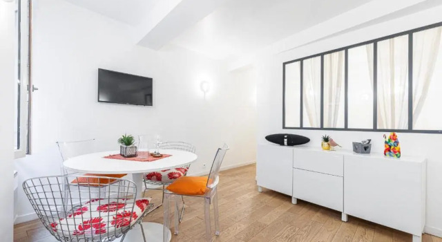 Quiet And Cosy 1bdr in Vieux Nice!, Забронировать Апартаменты/квартира Ницца Приморские Альпы, рядом с Касл-Хилл
