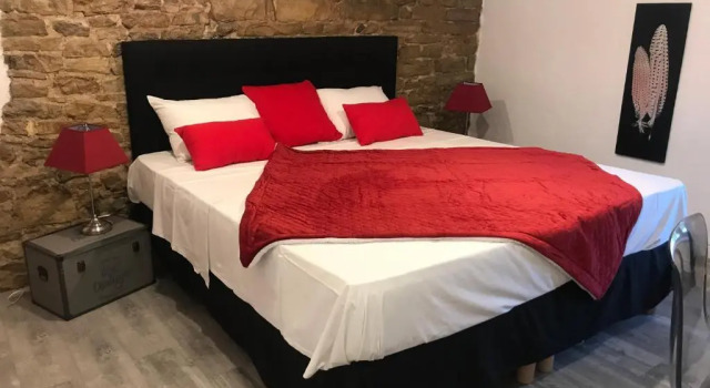 Le Petit Nice, Rezerwuj Hotel Hotele w Rhône z parkingiem, Parking