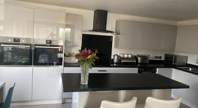 Апартаменты Luxury 2 bedrooms fully equipped Apartment with garden, Free Parking, Free Wifi & Netflix