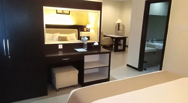 Полулюкс Zahra Syariah Hotel