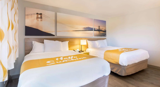 Четырёхместный номер Standard Days Inn by Wyndham Red Bluff