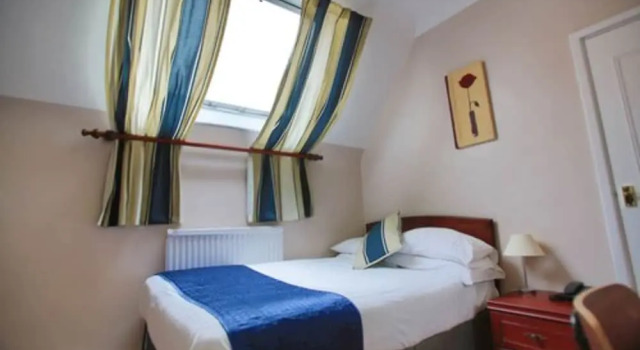 Номер Standard Oaklands Hotel