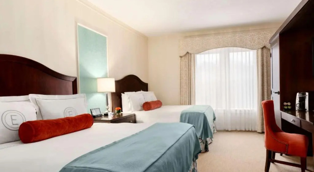 Четырёхместный номер Royal The Elms Hotel & Spa, a Destination by Hyatt Hotel
