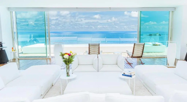 Oceanfront Pool Villa I Private Gym, Spa & Cinema!, Забронировать Курортный отель Отели Ixtapa-Zihuatanejo с бассейном, Бассейн
