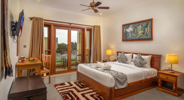 Двухместный номер Deluxe с балконом и с видом на бассейн Savada Angkor Boutique Hotel