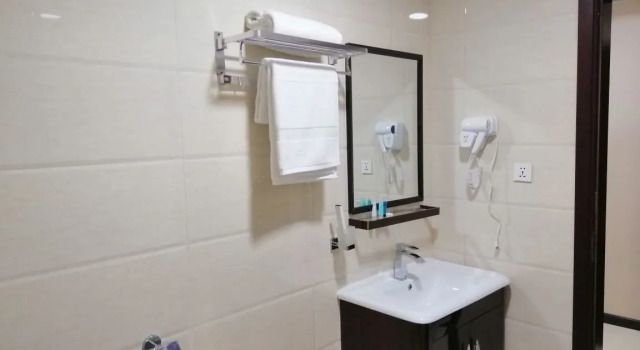 Grand Lily Hotel Suites, Забронировать Отель Отели Дахран с парковкой, Парковка