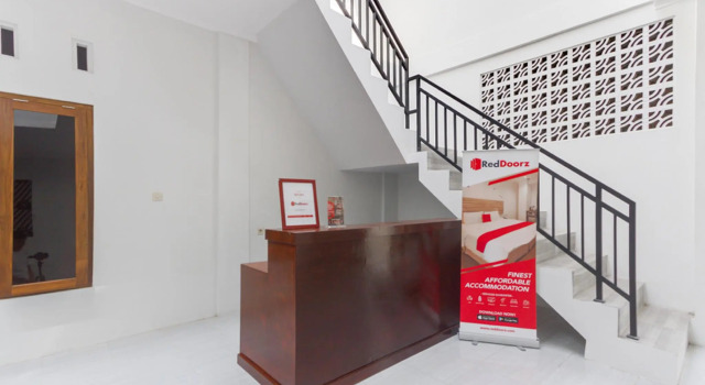 RedDoorz near Pascasarjana UGM 2, Book Guesthouse Sleman Yogyakarta Province