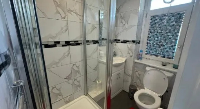 Homely and very comfortable apartment, Забронировать Апартаменты/квартира Отели Лондона с парковкой, Парковка