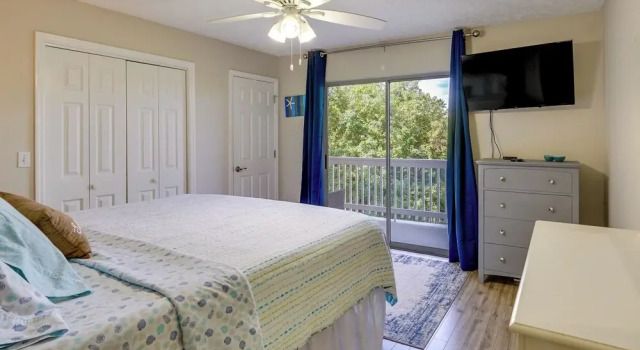 Апартаменты Charming PCB Condo w/ Balcony: Walk to Beach!