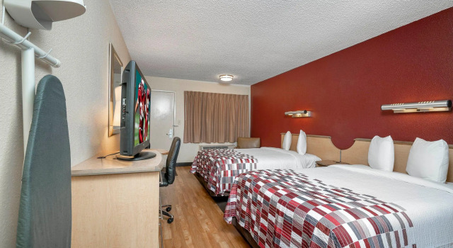 Четырёхместный номер Deluxe Red Roof Inn Durham - Triangle Park