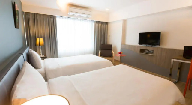 Трёхместный номер Deluxe Grand Tower Inn Sathorn Hotel