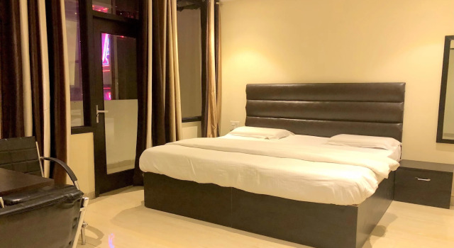Solitaire Hotel, Забронировать Отель Отели Нью-Дели с парковкой, Парковка