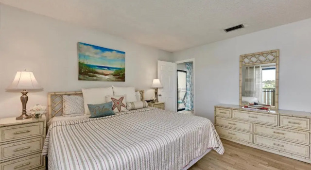 Luxury Waterfront Views/Pool/1400sf/2 min to Beach