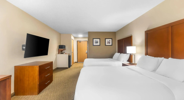 Четырёхместный номер Standard Comfort Inn & Suites Sikeston I-55