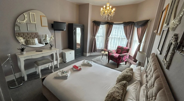 The Lyndhurst Guest house, Забронировать Гостевой дом Грейт-Ярмут The Broads