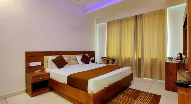 Hotel Divine Residency, Rezerwuj Hotel Hotele w Uttarakhand z basenem, Basen