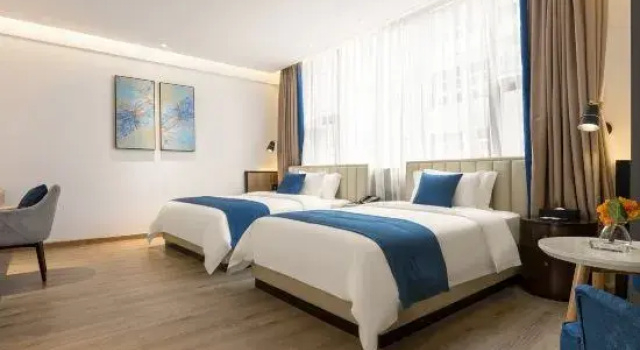 Семейный номер Standard Renaissance Guiyang Hotel