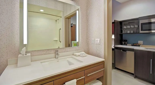 Четырёхместный люкс Home2 Suites by Hilton Wichita Northeast