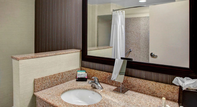 Четырёхместный номер Standard Courtyard by Marriott Richmond North