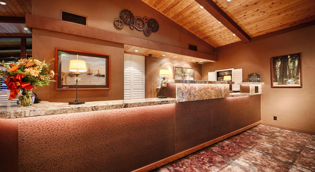 Best Western Plus Humboldt Bay Inn, Забронировать Отель Юрика Humboldt County, рядом с Усадьба Carson