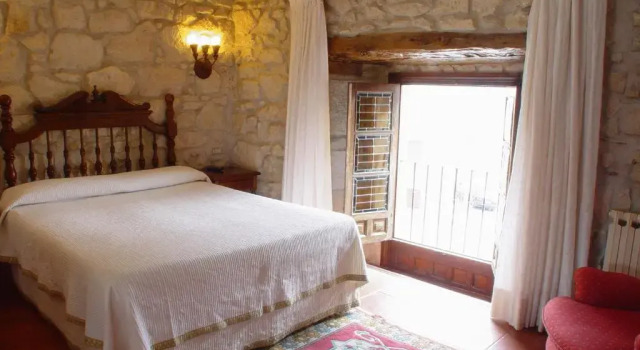 Двухместный номер Premium с красивым видом из окна Hotel Tres Coronas de Silos