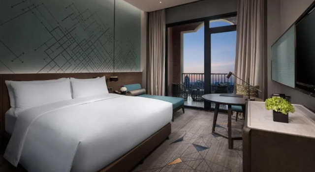 Номер Standard с балконом Doubletree By Hilton Qingdao Oriental Movie Metropolis
