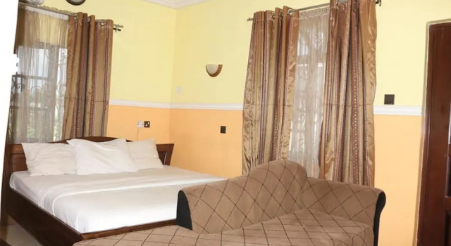 Номер Deluxe Lifeline Hotel and Suites