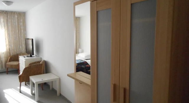 Hotell Lune Huler, Book Hotel Hoteller i Lindas med parkering, Parkering