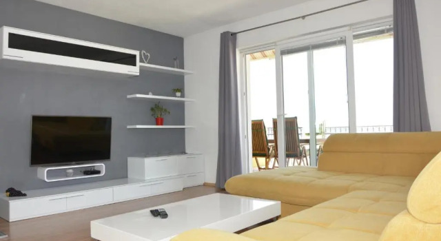 Apartments Maro, Book Lejlighed Hoteller i Senj med pool, Swimmingpool