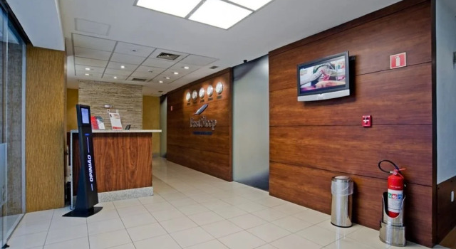 Detroit Airport Plaza Hotel & Suites