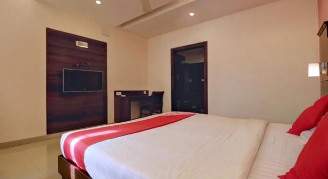 OYO 2410 Nerambally Hotel Mysore, Забронировать Отель Отели штата Карнатаки с завтраком, Завтраки