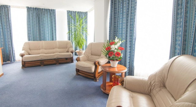 Hotel Trotuş, Rezervovat Hotel  
