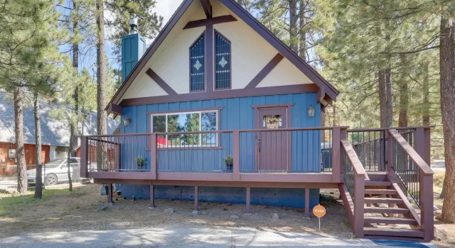Коттедж Cabin w/ Deck, Fire Pit & Big Bear Lake Access!