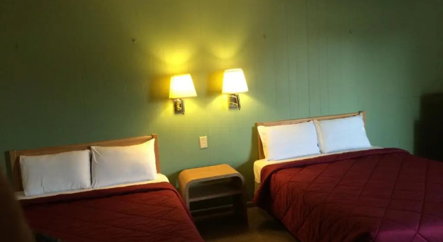 Четырёхместный номер Standard Super 7 Motel