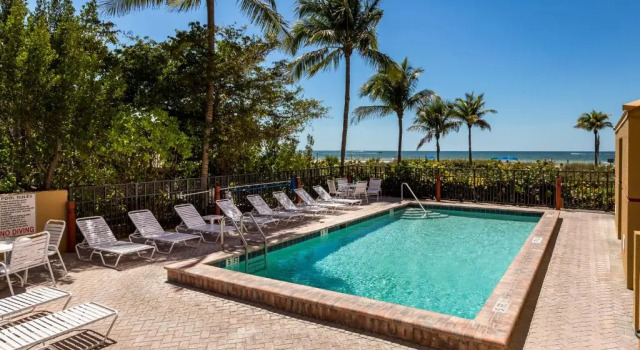 Estero Island Beach Villas 204, Sleeps 8, 2 Bedrooms, Gulf Front, Heated Pool