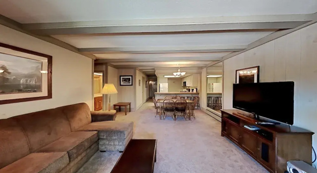 2 Bedroom Condo with Amazing Unobstructed Mountain View! Steps from Canyon Lodge! by RedAwning, Varaa Huoneisto Mammoth Lakes Mammoth