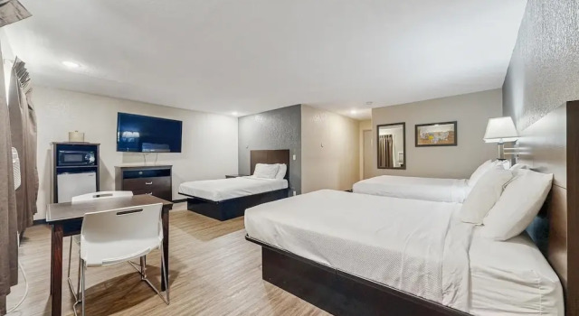 Шестиместный люкс Red Lion Inn & Suites Olathe Kansas City