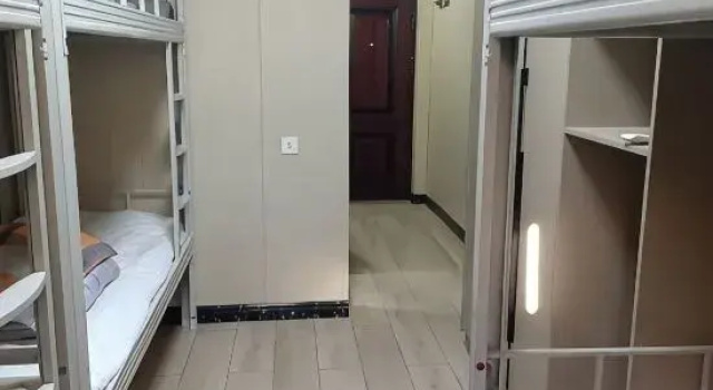 Кровать в общем номере Pinzhuzhu Homestay (Fanghua Road Subway Station)